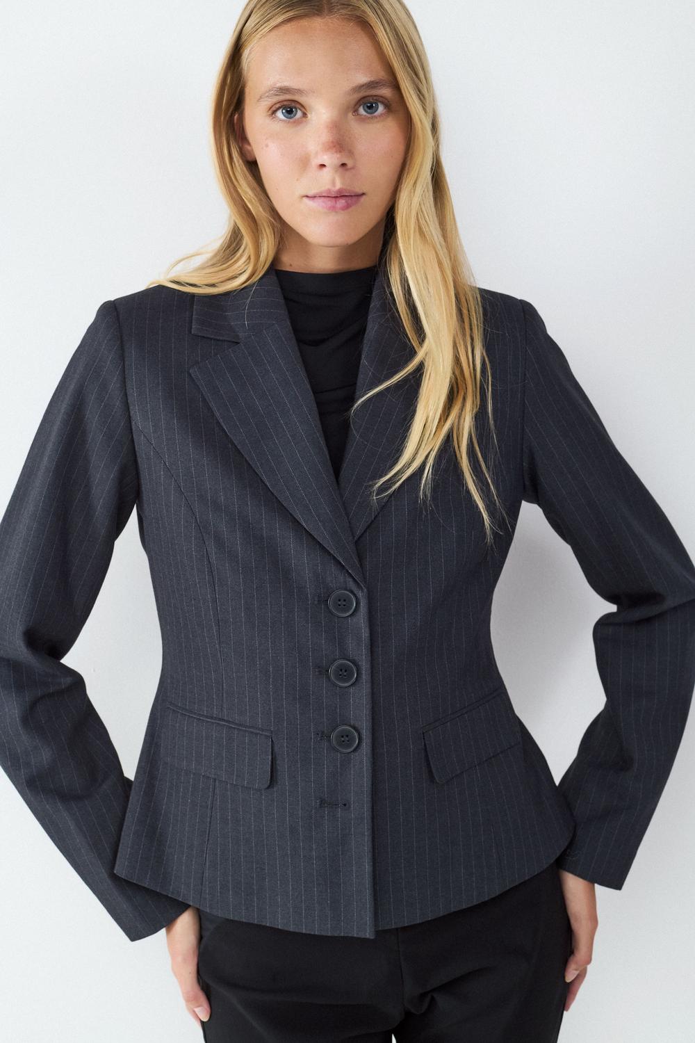 model_shot-front